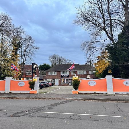 All Seasons Gatwick Guest House & Parking Horley Dış mekan fotoğraf
