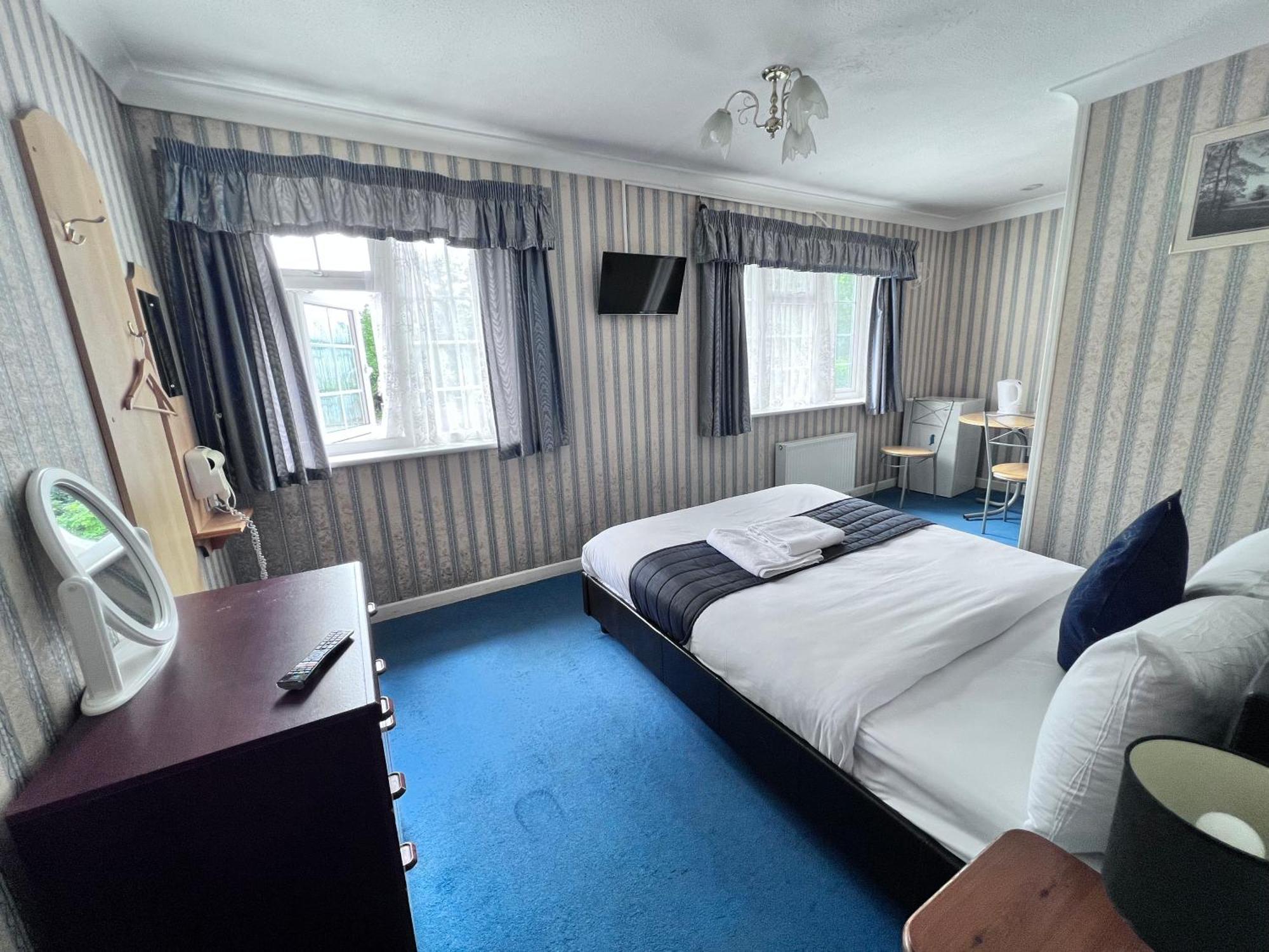 All Seasons Gatwick Guest House & Parking Horley Dış mekan fotoğraf