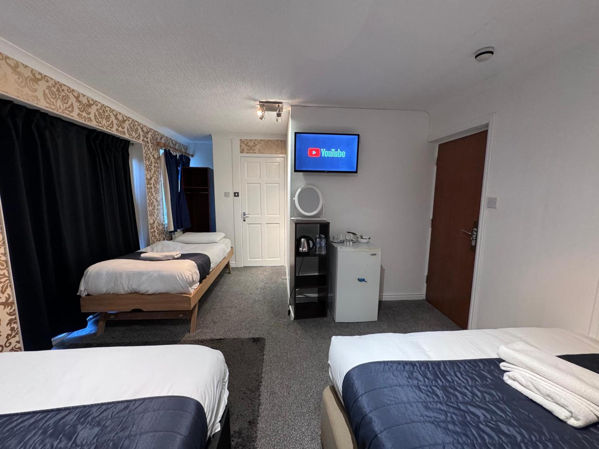 All Seasons Gatwick Guest House & Parking Horley Dış mekan fotoğraf