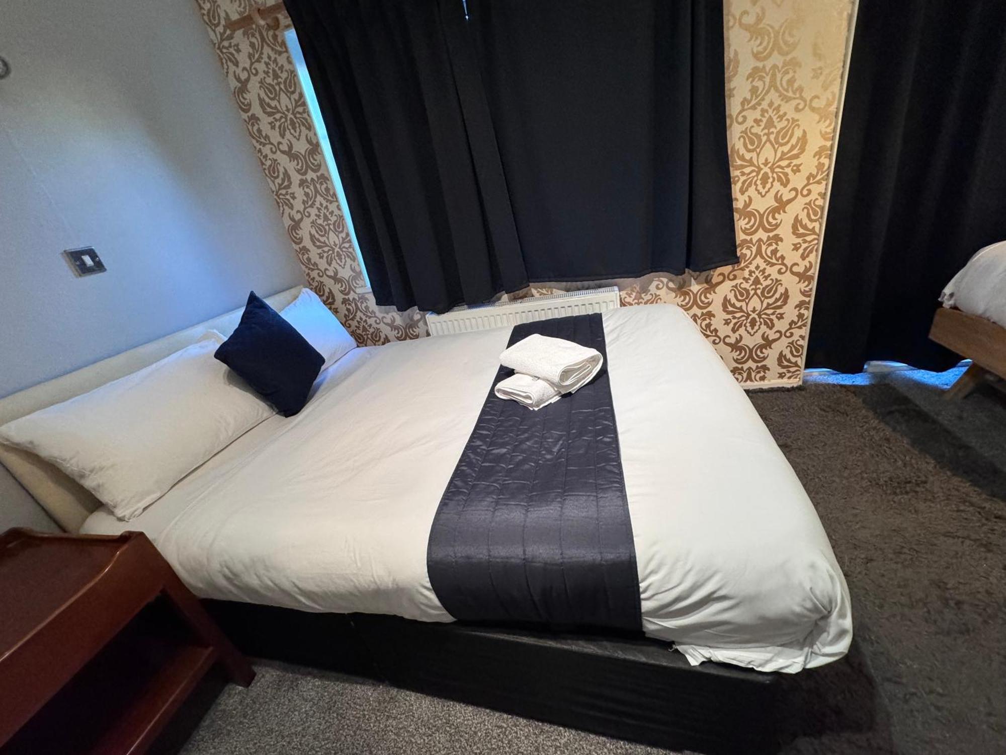 All Seasons Gatwick Guest House & Parking Horley Dış mekan fotoğraf