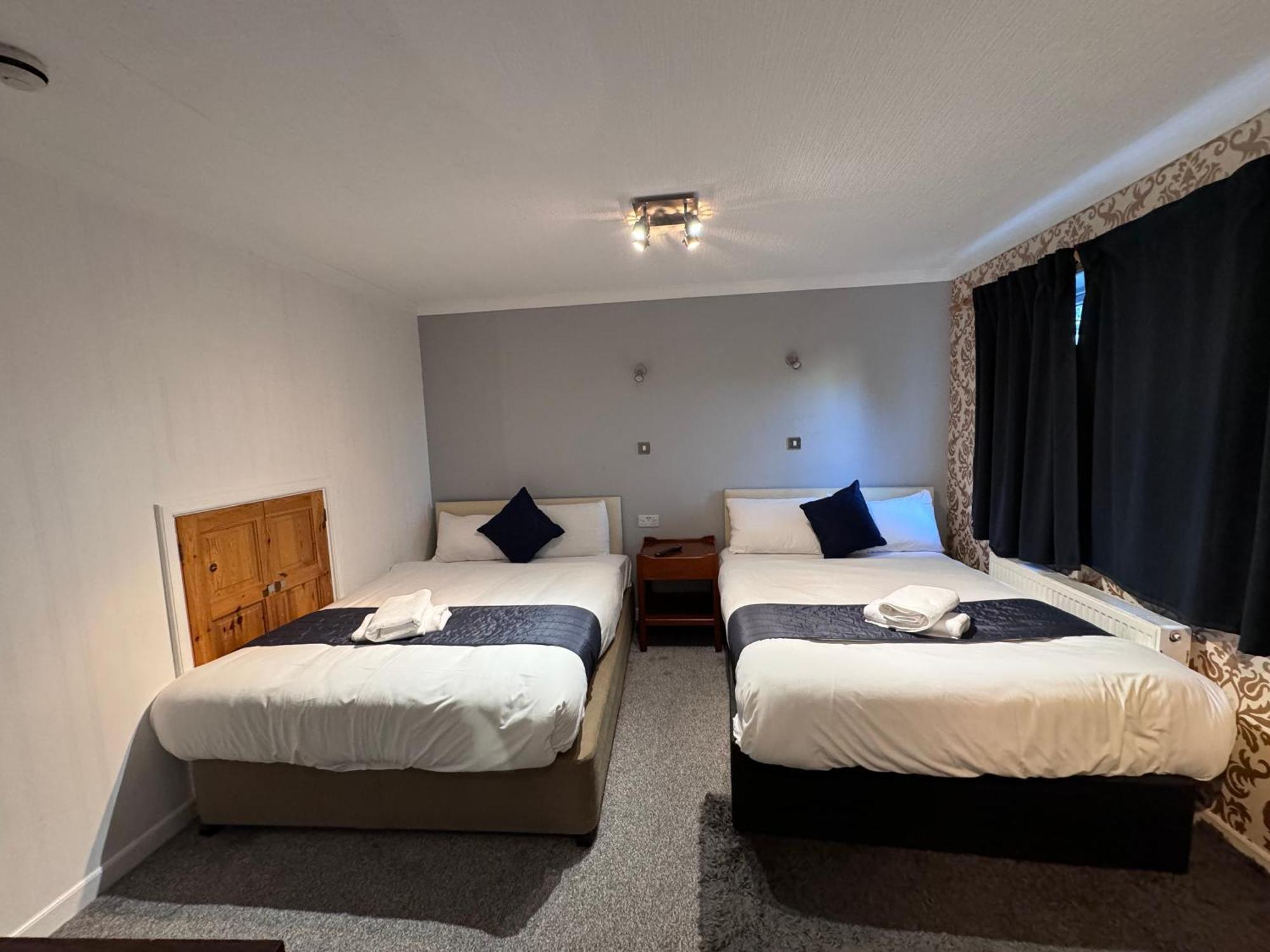 All Seasons Gatwick Guest House & Parking Horley Dış mekan fotoğraf