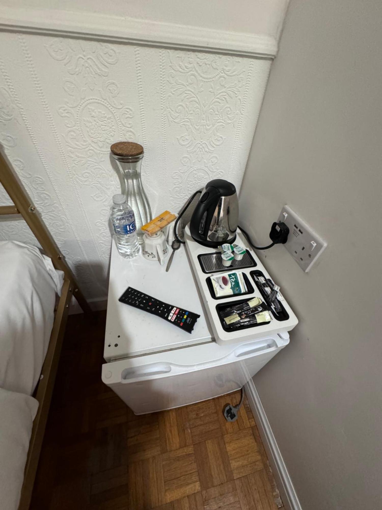 All Seasons Gatwick Guest House & Parking Horley Dış mekan fotoğraf