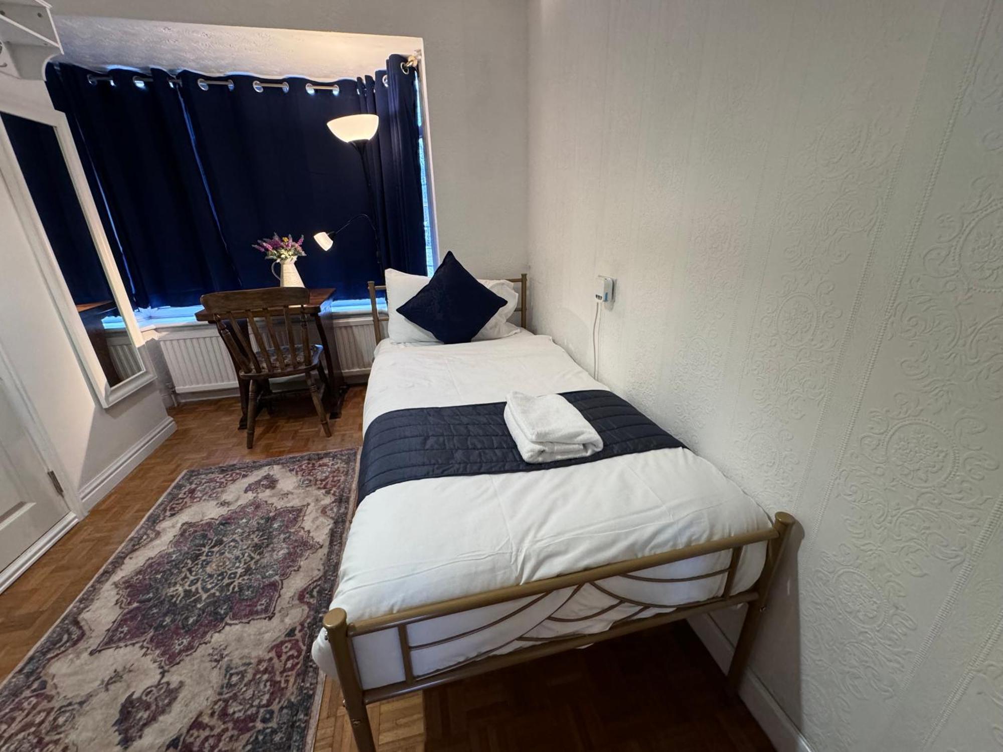 All Seasons Gatwick Guest House & Parking Horley Dış mekan fotoğraf