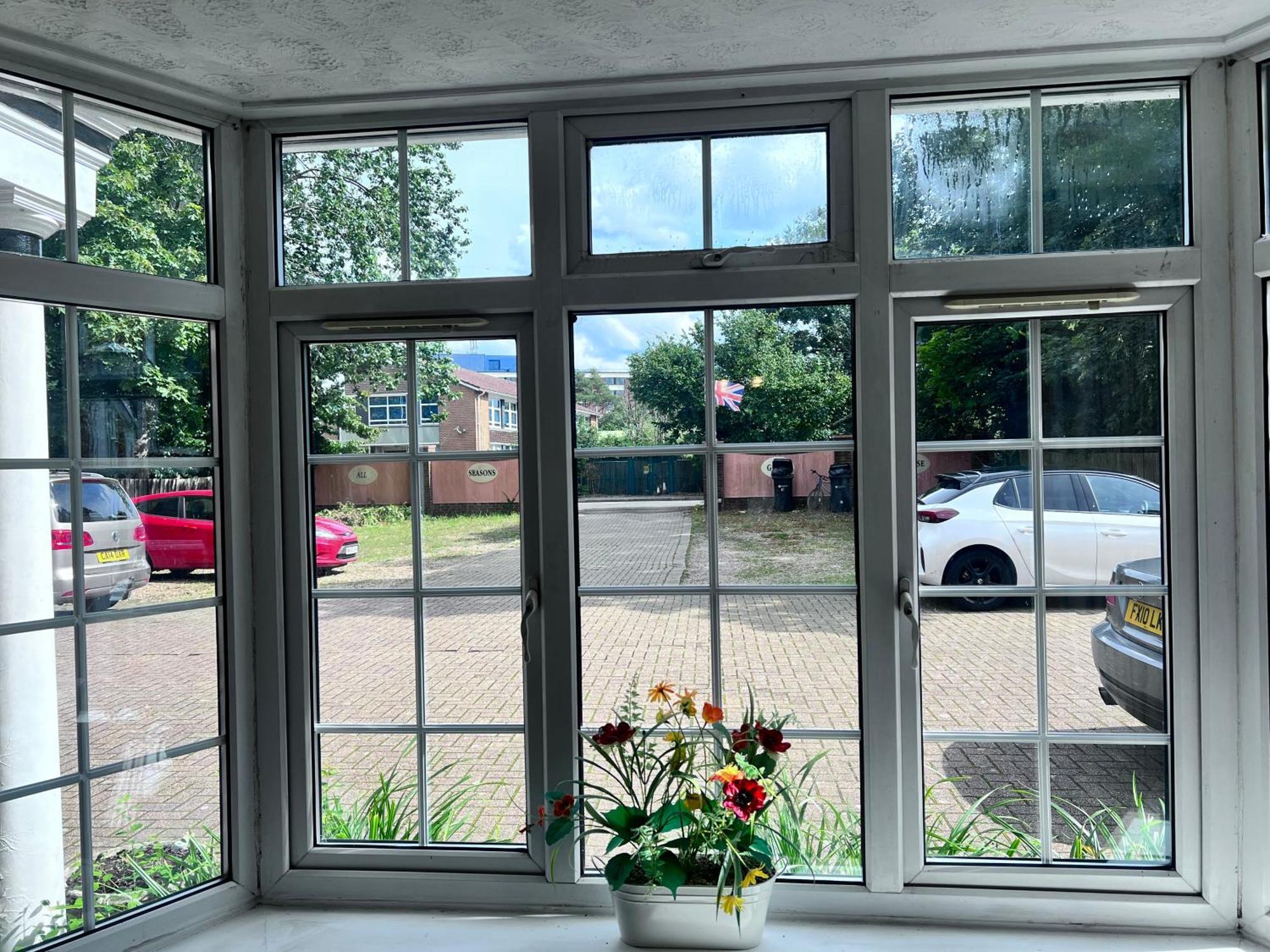 All Seasons Gatwick Guest House & Parking Horley Dış mekan fotoğraf