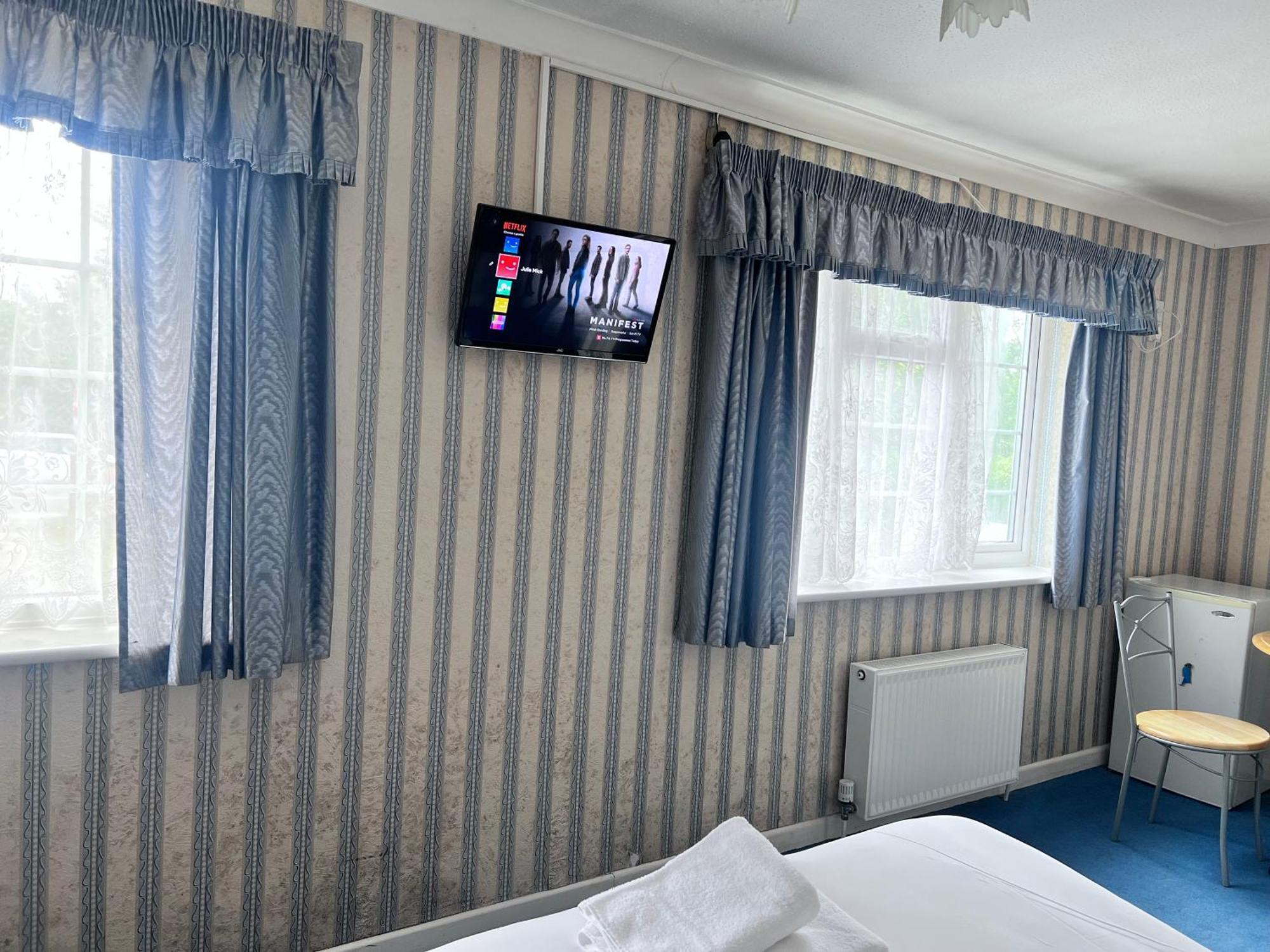 All Seasons Gatwick Guest House & Parking Horley Dış mekan fotoğraf