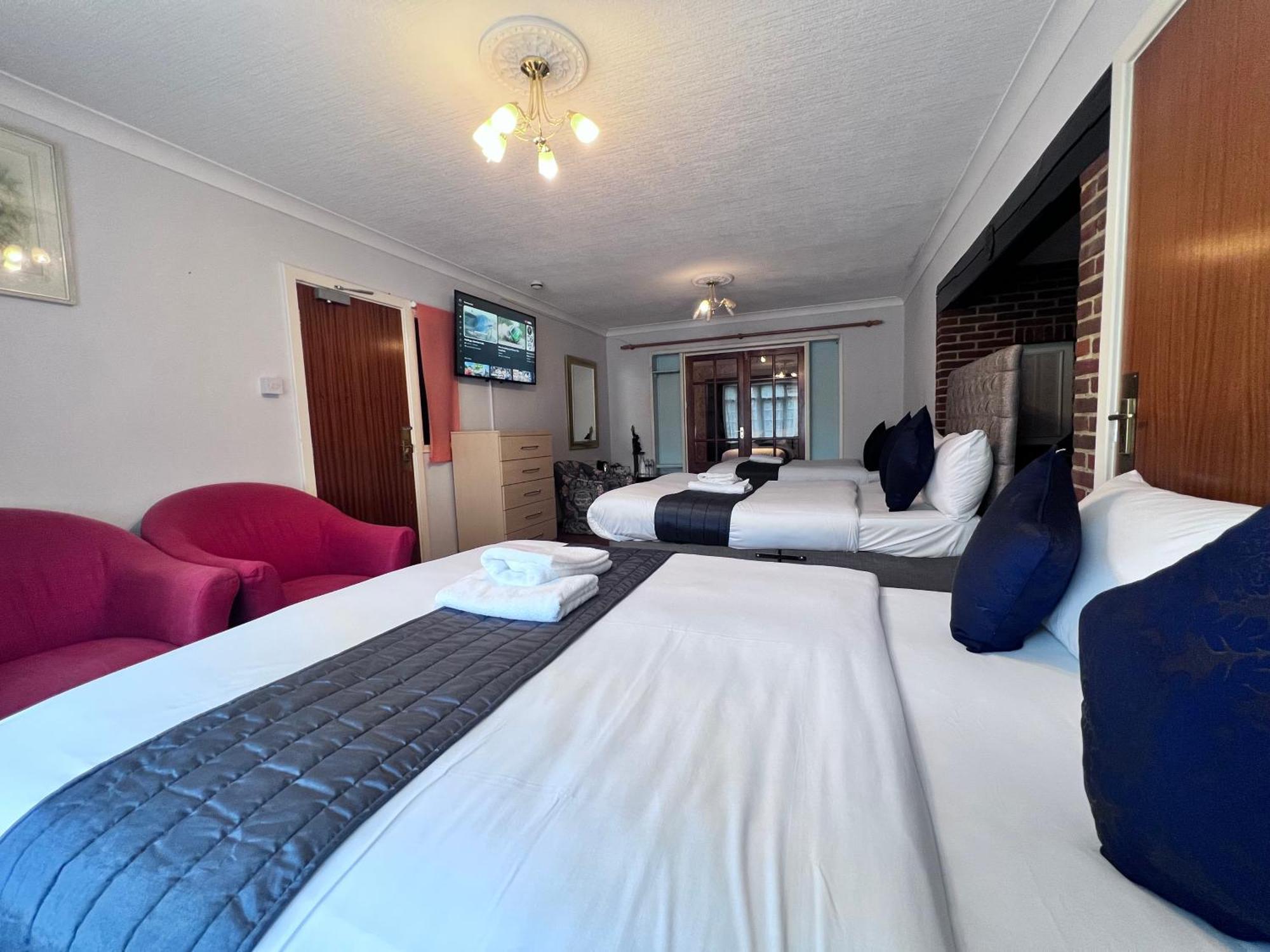 All Seasons Gatwick Guest House & Parking Horley Dış mekan fotoğraf