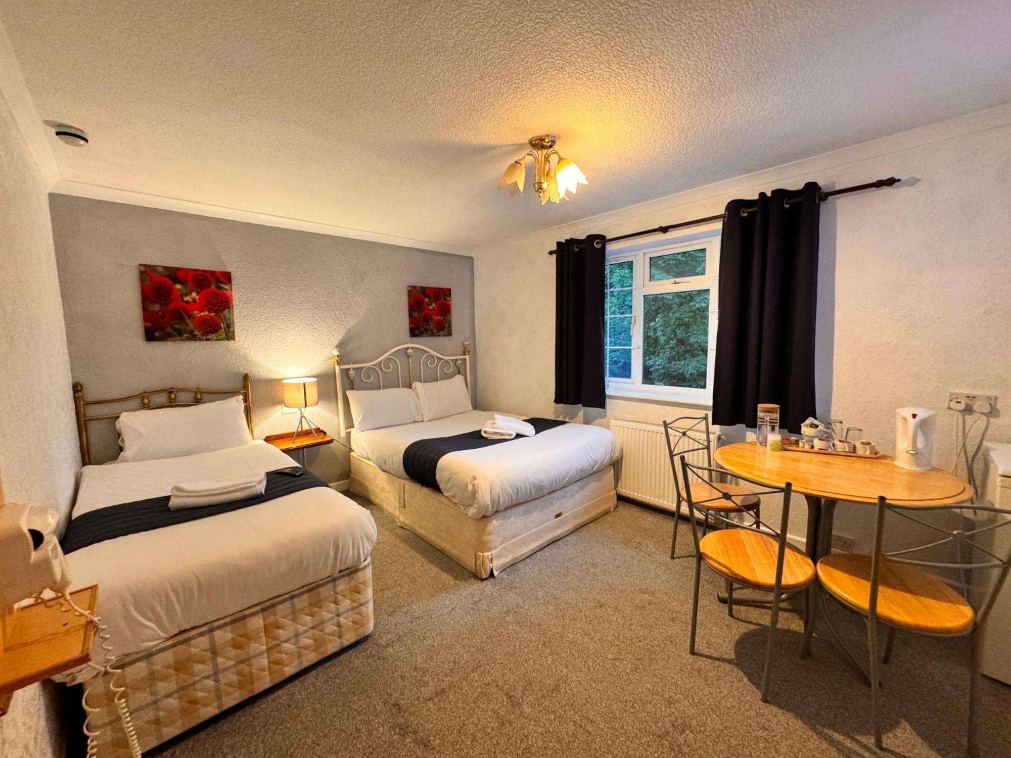 All Seasons Gatwick Guest House & Parking Horley Dış mekan fotoğraf
