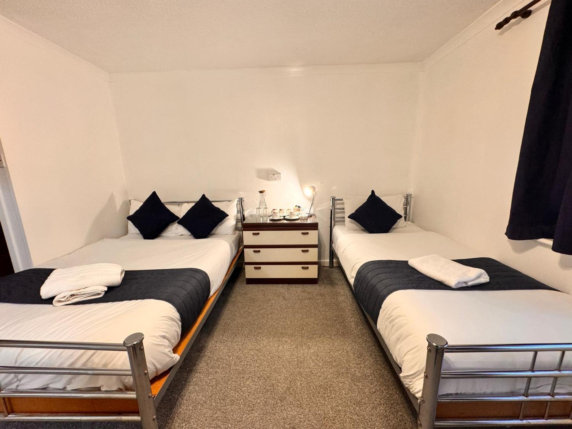 All Seasons Gatwick Guest House & Parking Horley Dış mekan fotoğraf