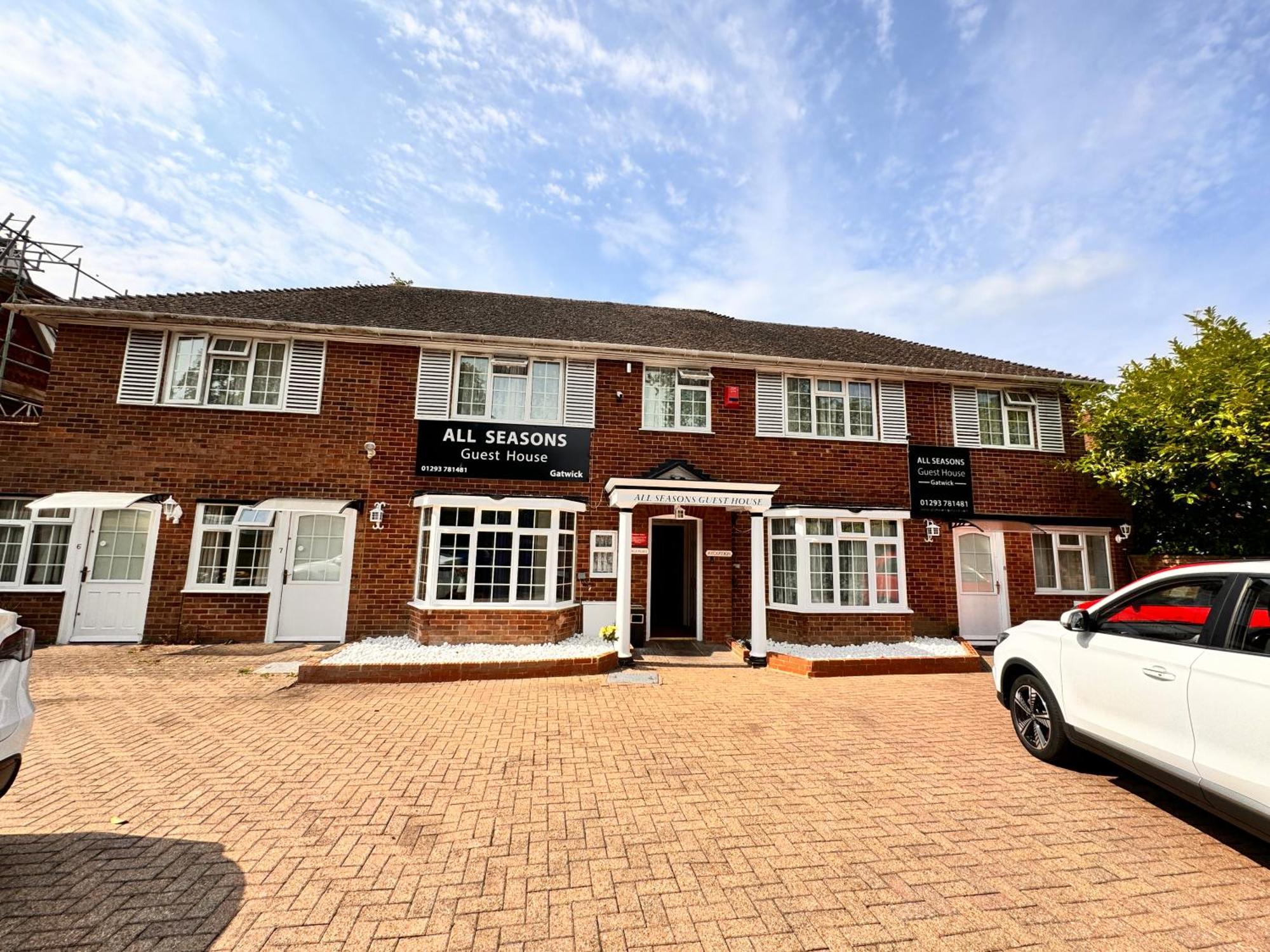 All Seasons Gatwick Guest House & Parking Horley Dış mekan fotoğraf