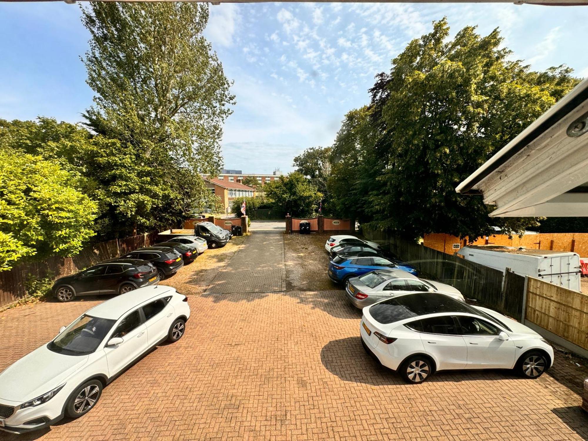 All Seasons Gatwick Guest House & Parking Horley Dış mekan fotoğraf