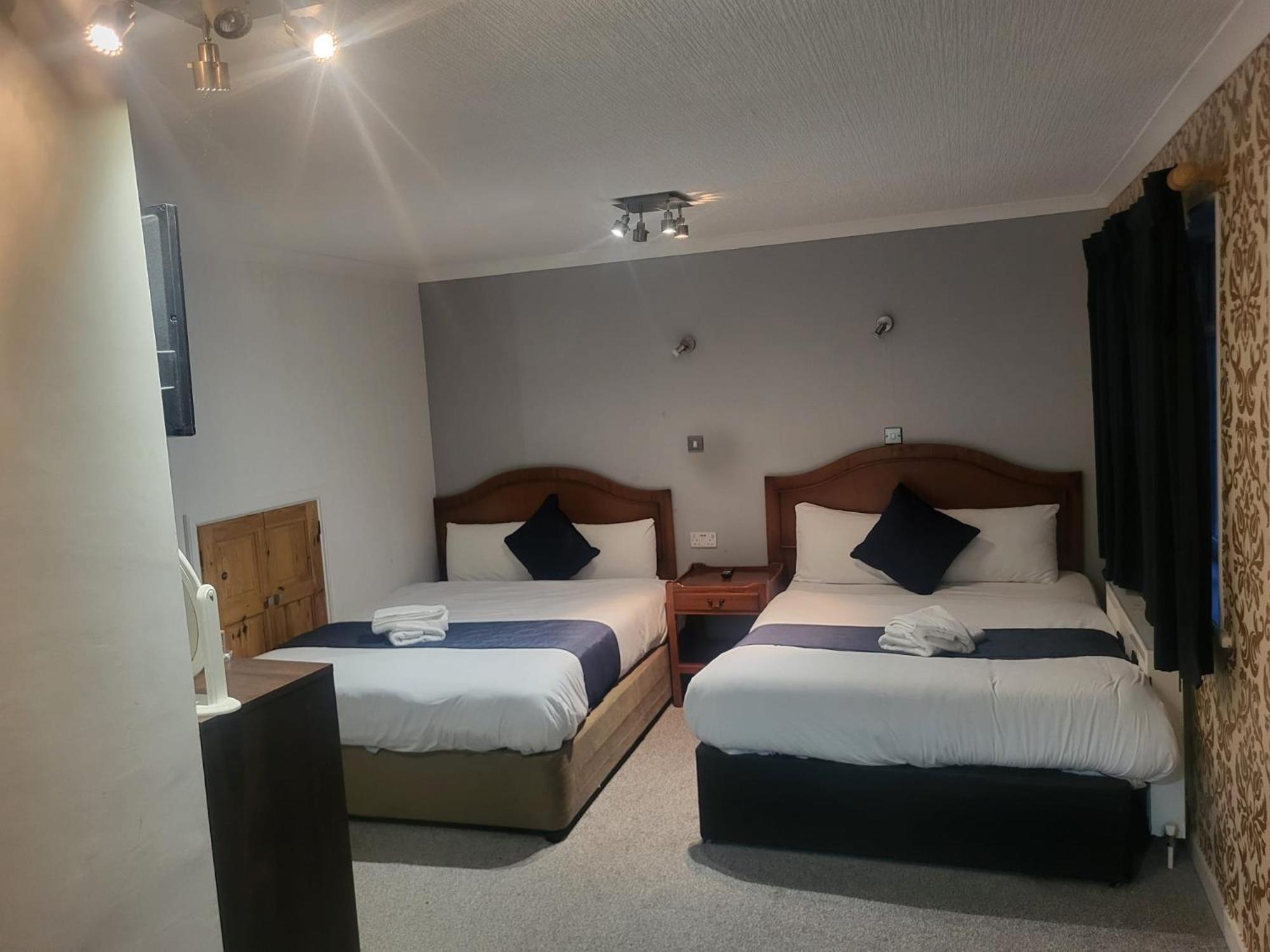 All Seasons Gatwick Guest House & Parking Horley Dış mekan fotoğraf