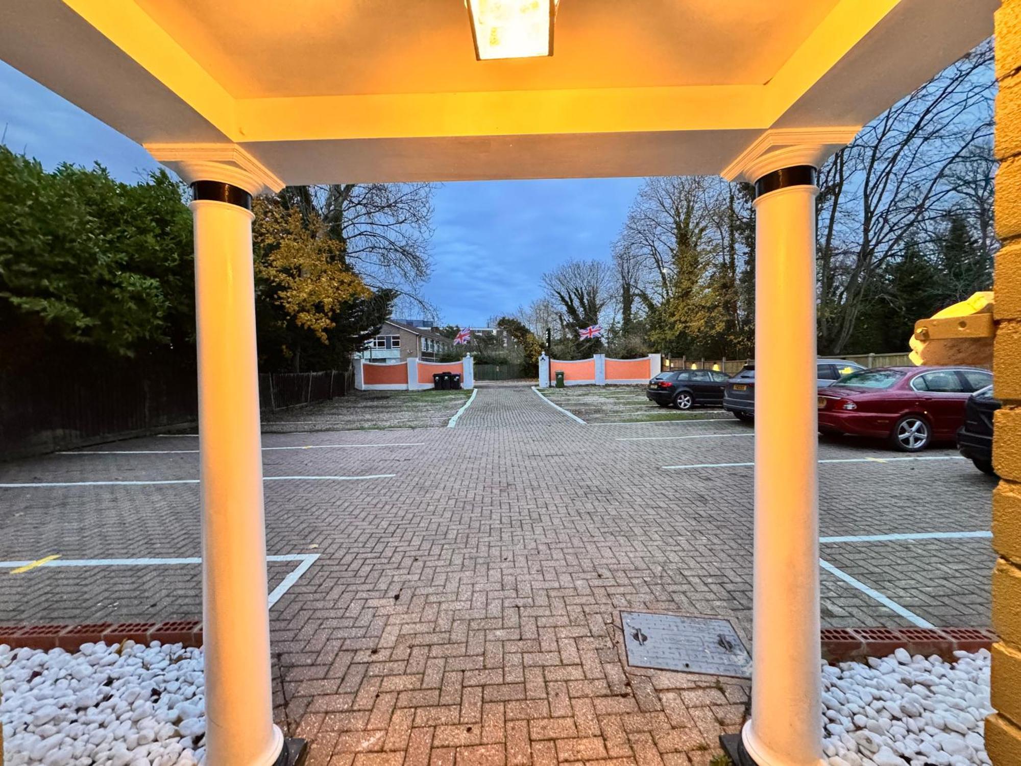 All Seasons Gatwick Guest House & Parking Horley Dış mekan fotoğraf