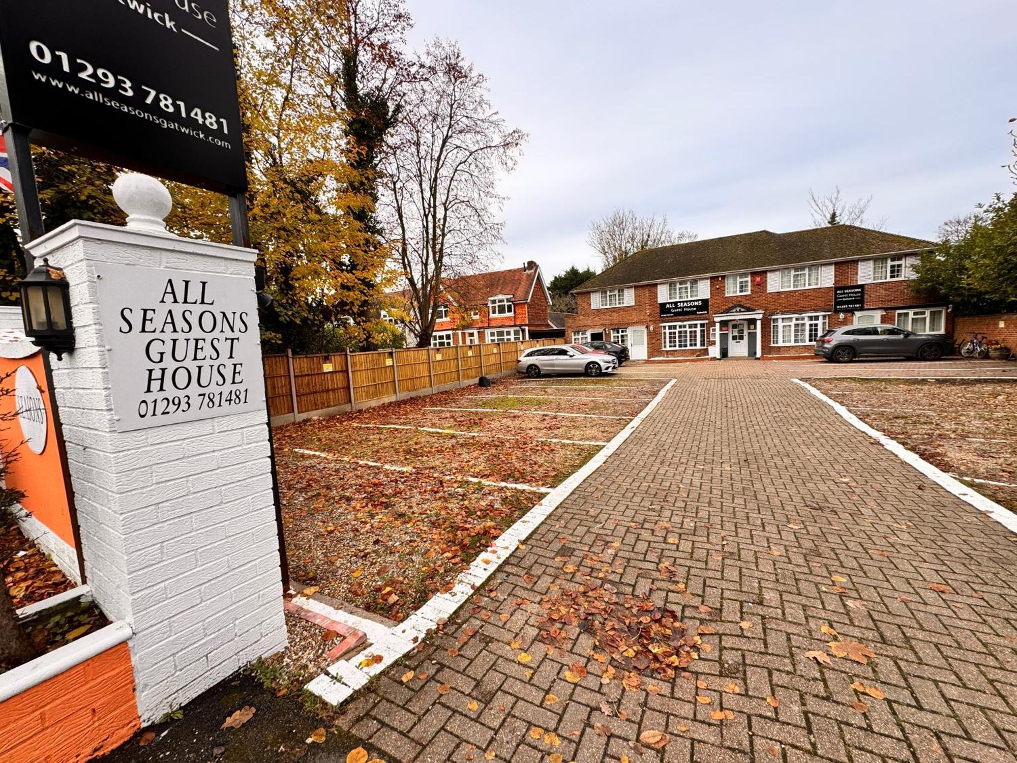 All Seasons Gatwick Guest House & Parking Horley Dış mekan fotoğraf
